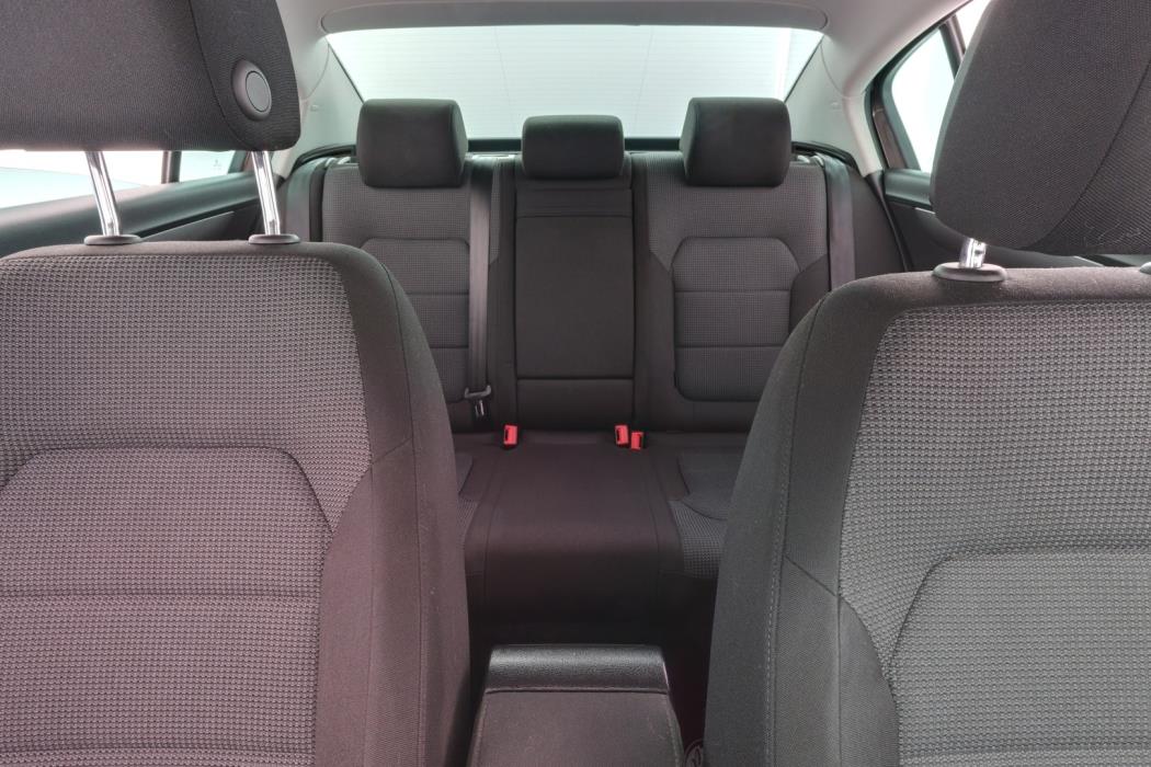 VOLKSWAGEN Passat 2014
