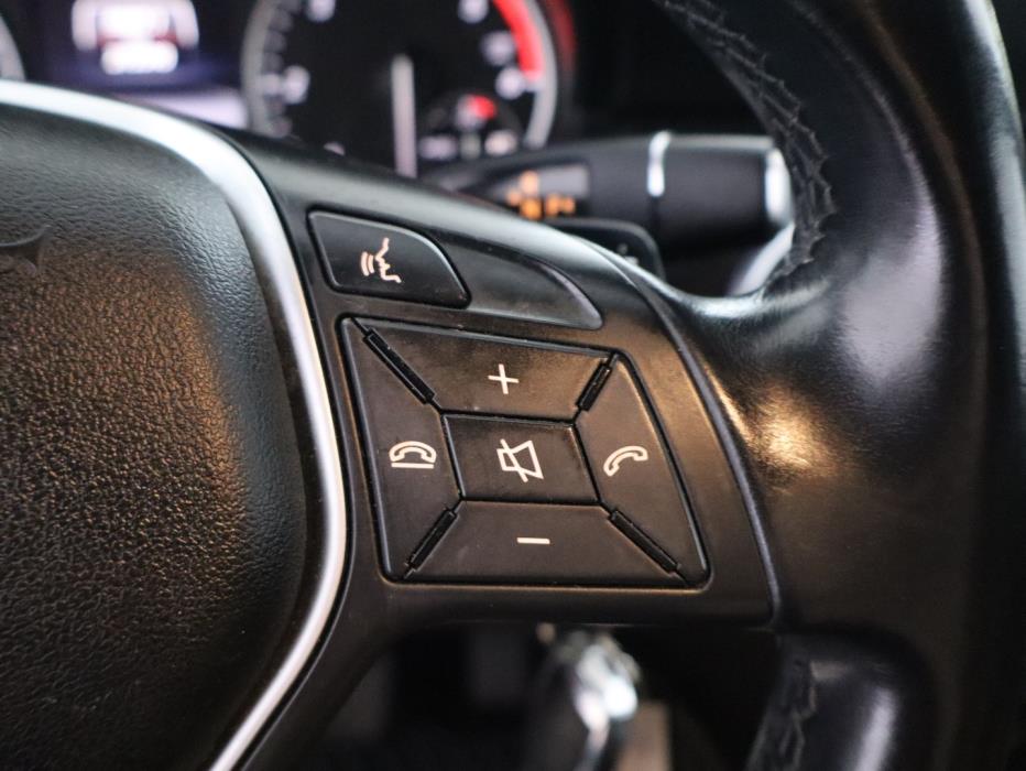 MERCEDES-BENZ A 2014