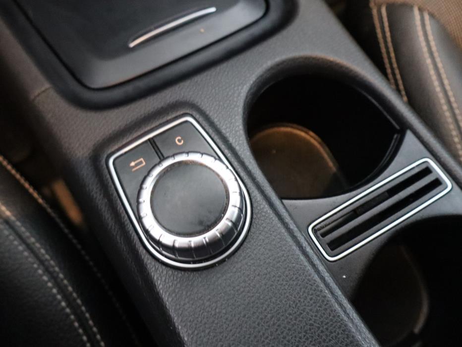 MERCEDES-BENZ A 2014