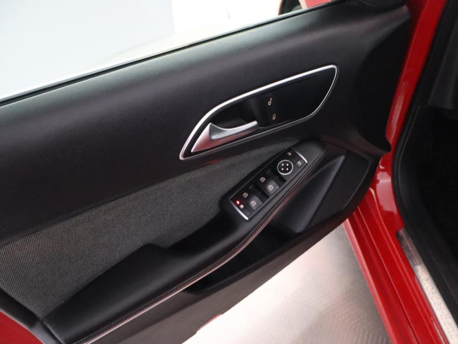 MERCEDES-BENZ A 2014