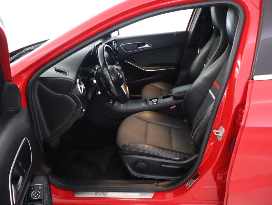 MERCEDES-BENZ A 2014