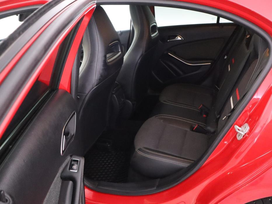 MERCEDES-BENZ A 2014