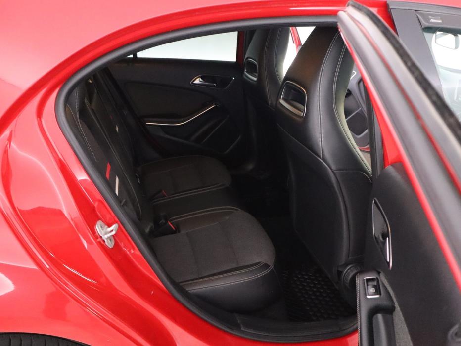 MERCEDES-BENZ A 2014