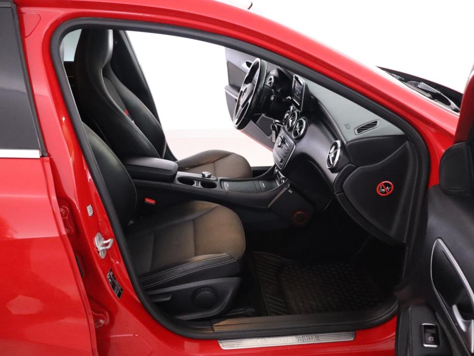 MERCEDES-BENZ A 2014