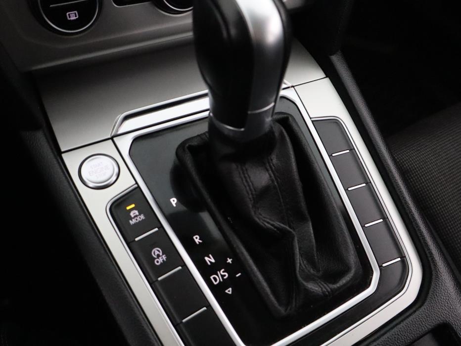 VOLKSWAGEN Passat 2019