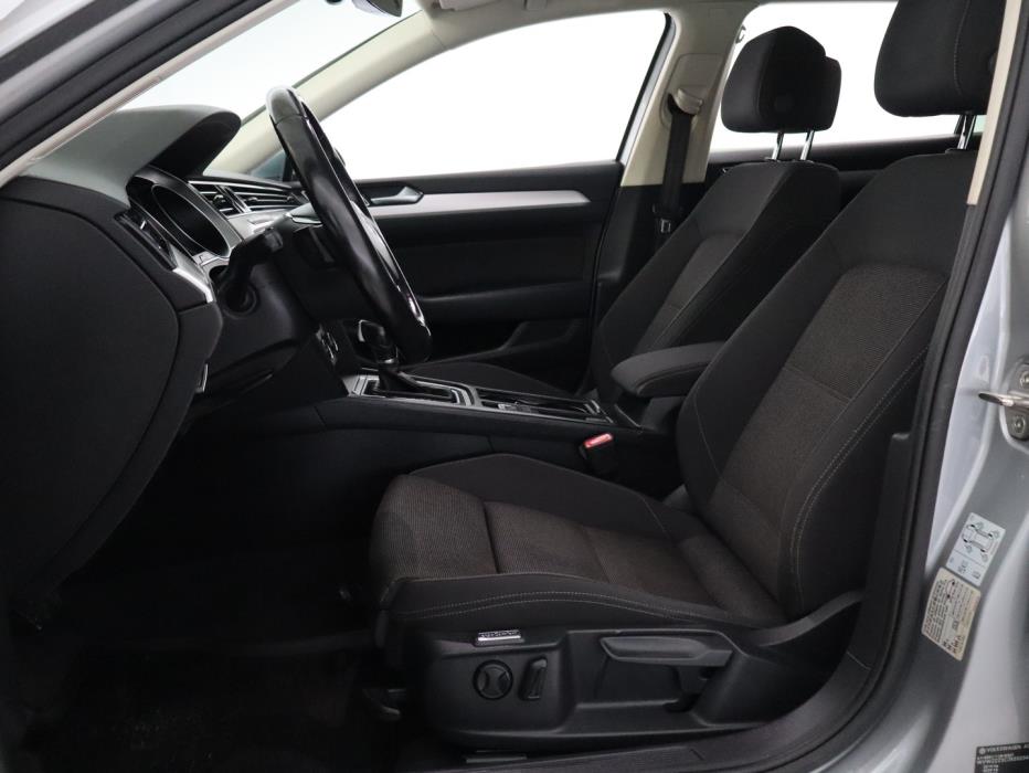 VOLKSWAGEN Passat 2019