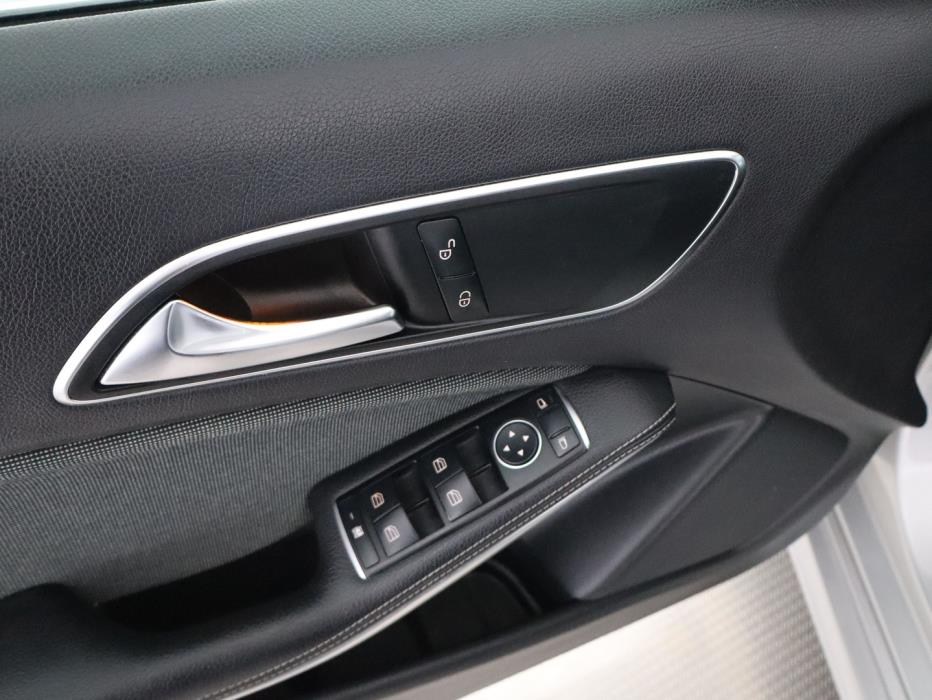 MERCEDES-BENZ A 2013