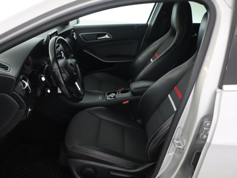 MERCEDES-BENZ A 2013