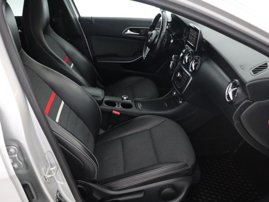 MERCEDES-BENZ A 2013