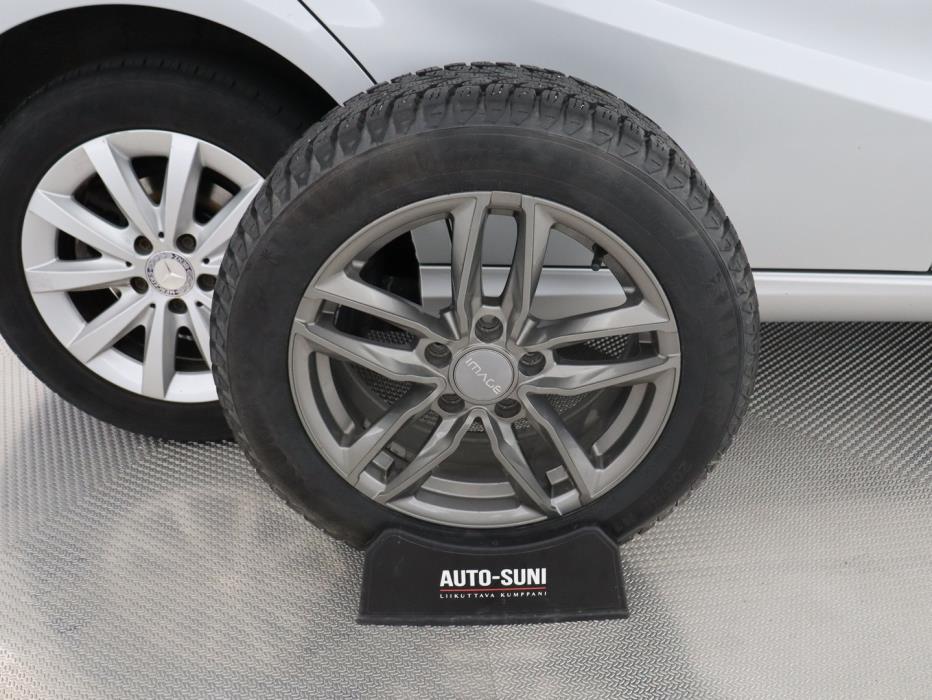 MERCEDES-BENZ A 2013