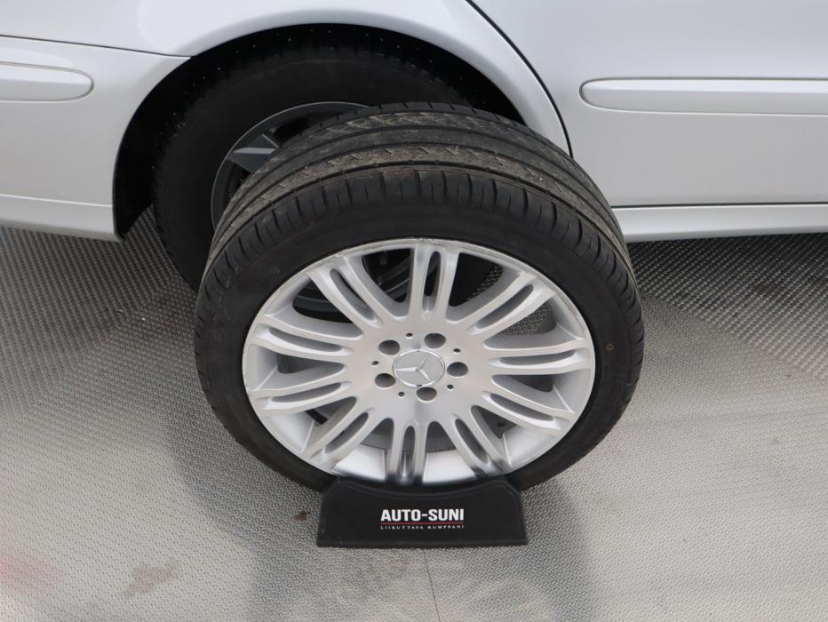 MERCEDES-BENZ E 2007