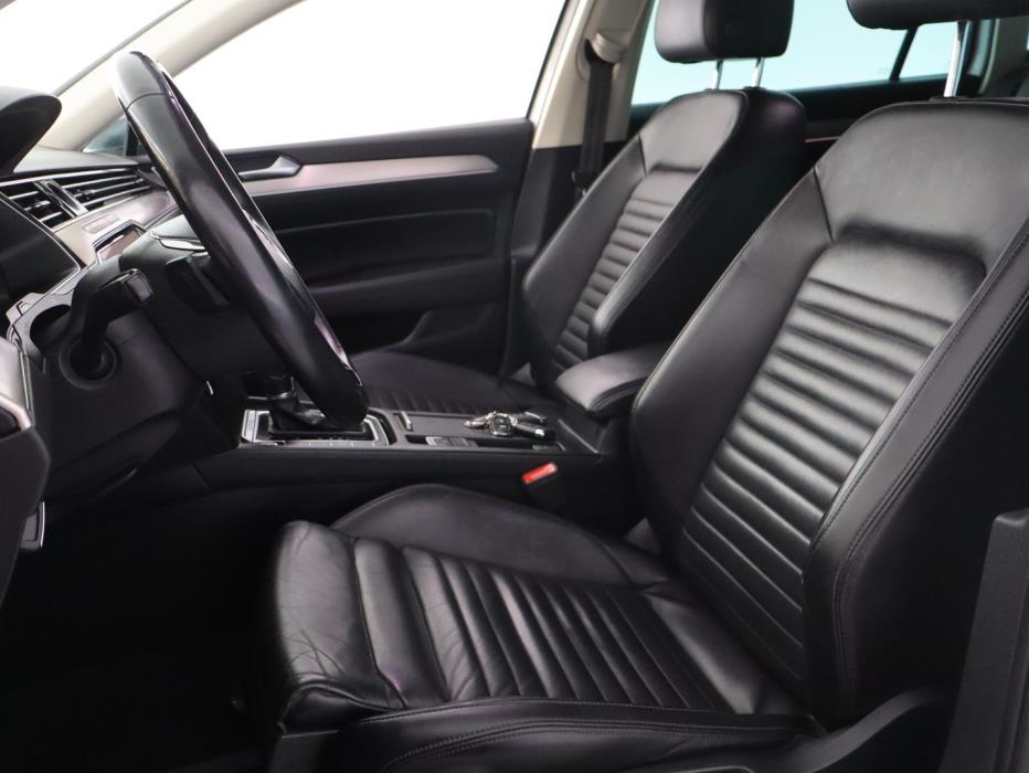 VOLKSWAGEN Passat 2018