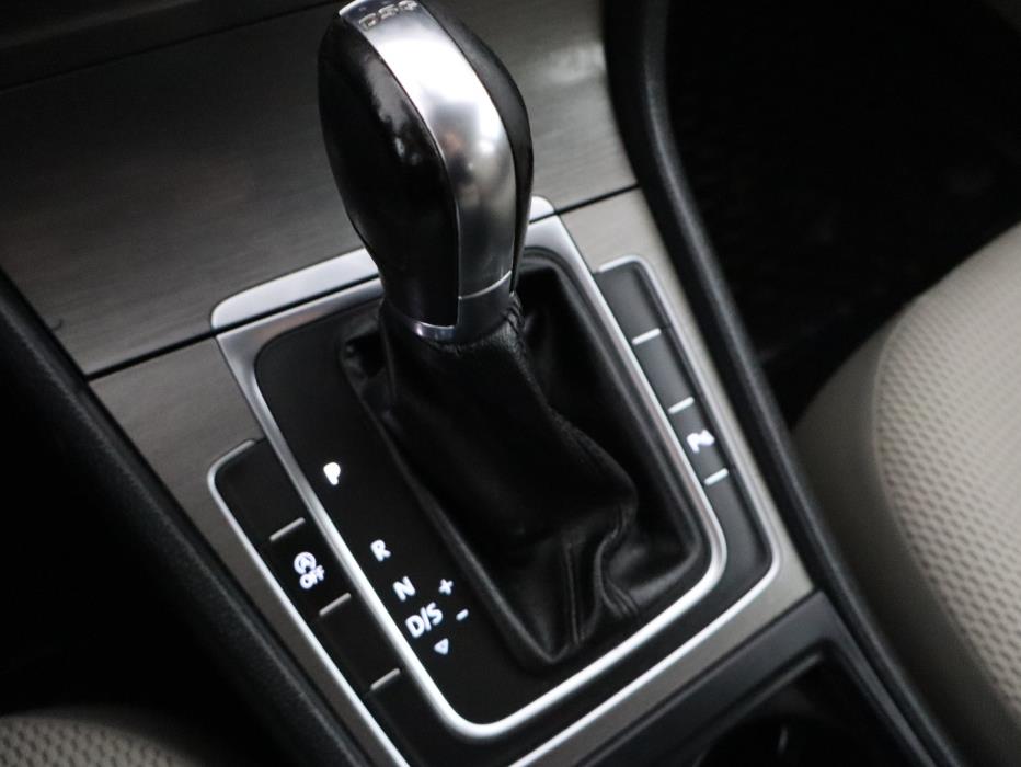 VOLKSWAGEN Golf 2013