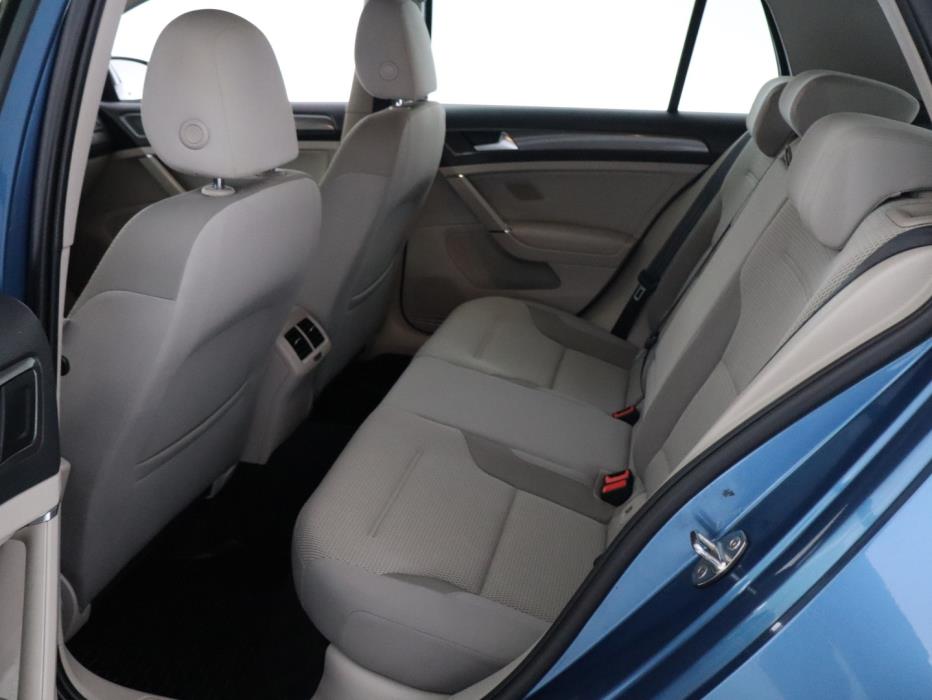 VOLKSWAGEN Golf 2013