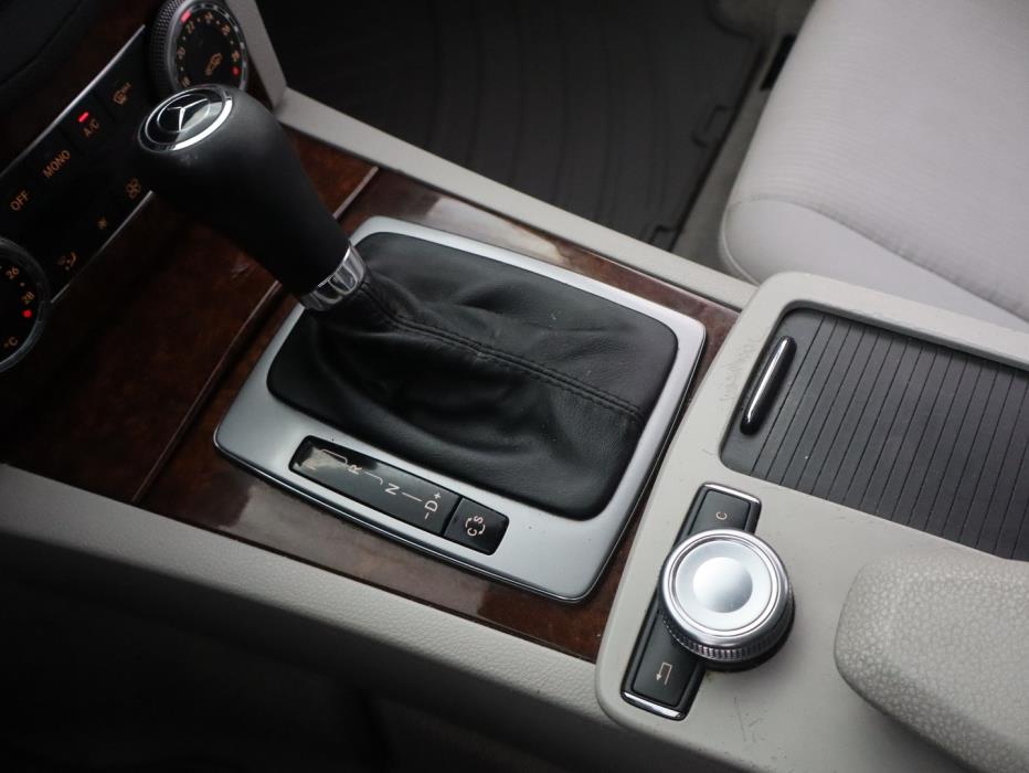 MERCEDES-BENZ C 2009