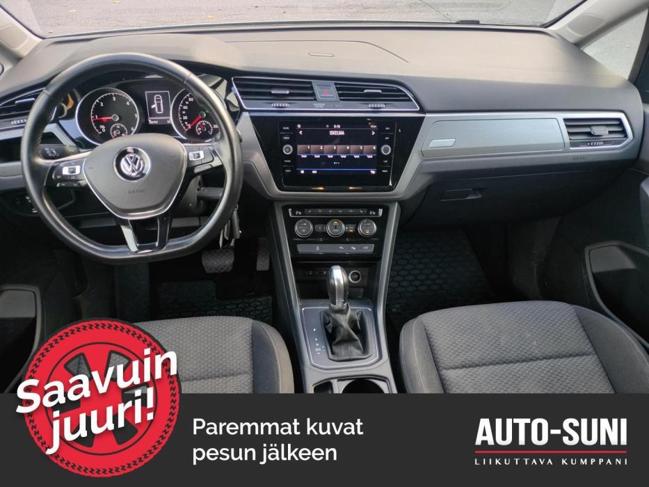 VOLKSWAGEN Touran 2018