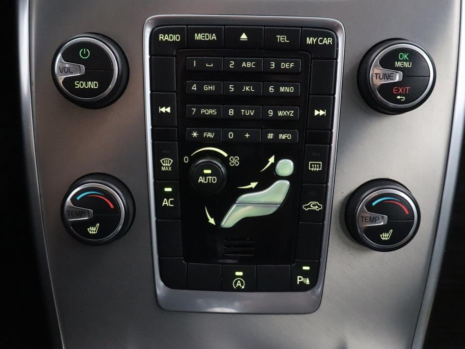 VOLVO V70 2013