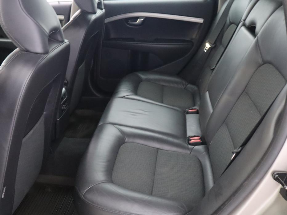 VOLVO V70 2013