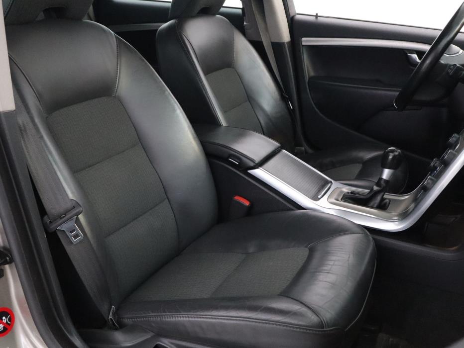 VOLVO V70 2013