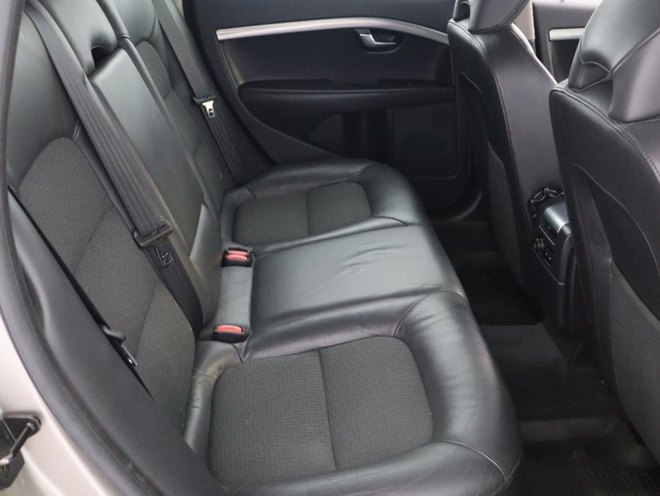 VOLVO V70 2013