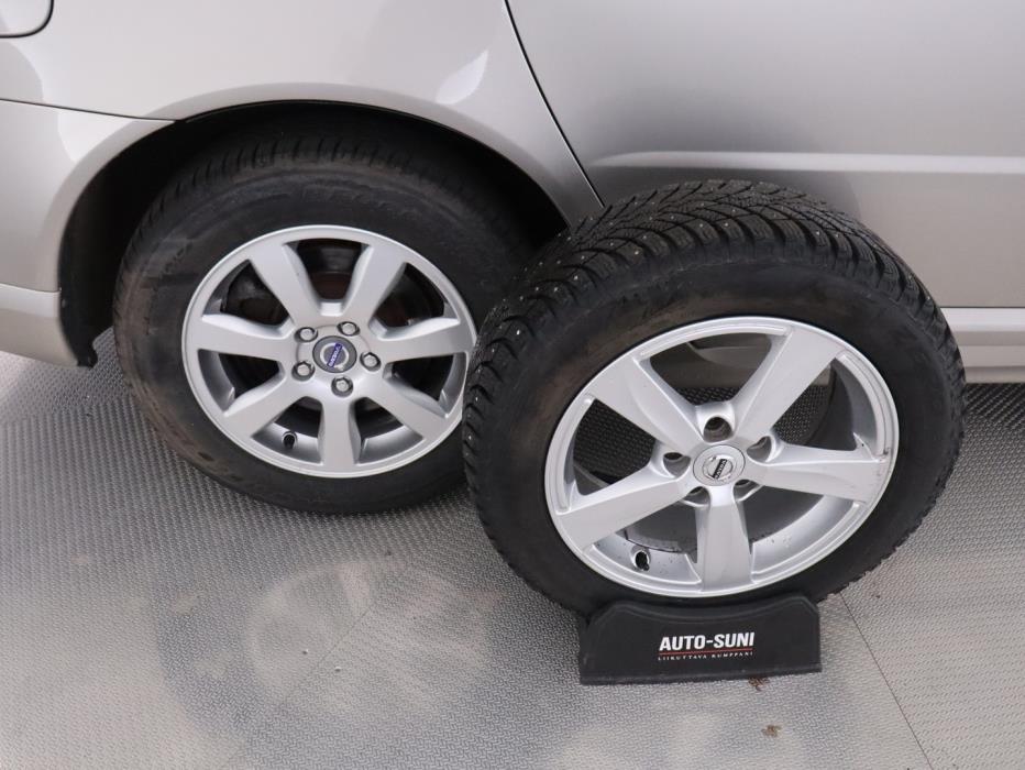 VOLVO V70 2013