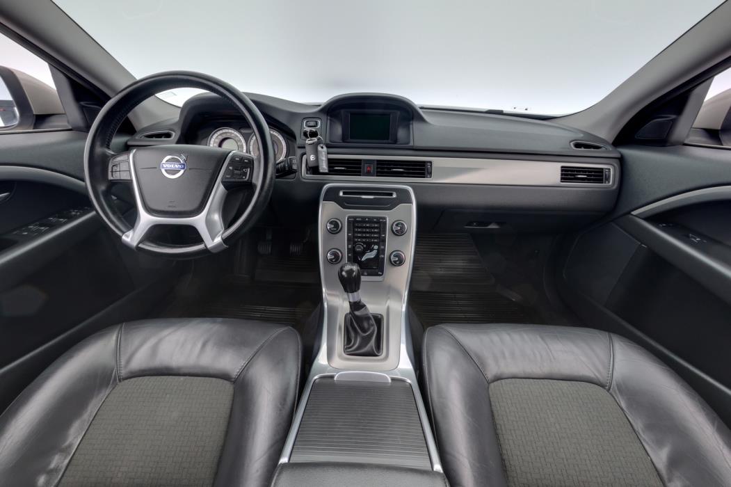 VOLVO V70 2013