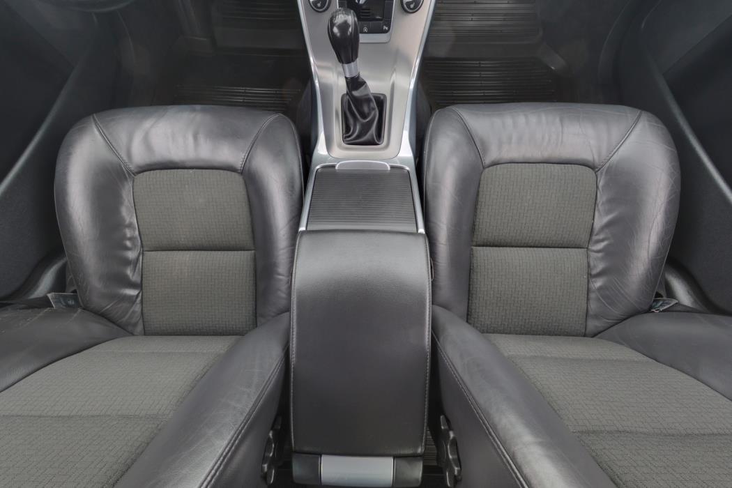 VOLVO V70 2013