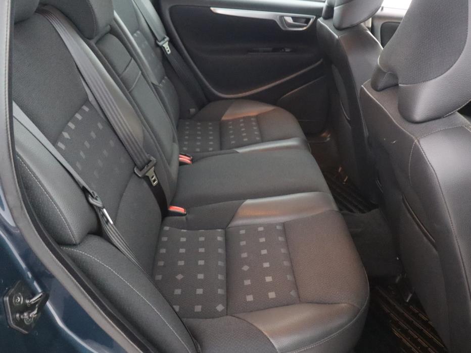 VOLVO V70 2005