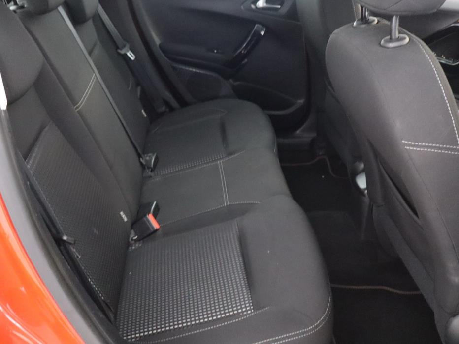 PEUGEOT 208 2015