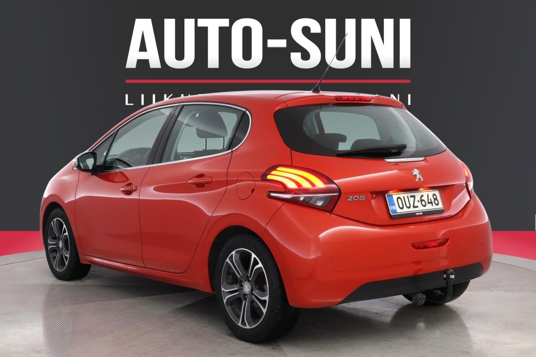 PEUGEOT 208 2015