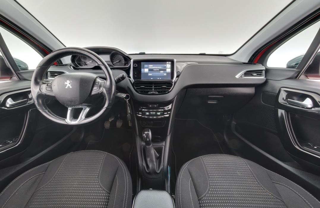 PEUGEOT 208 2015