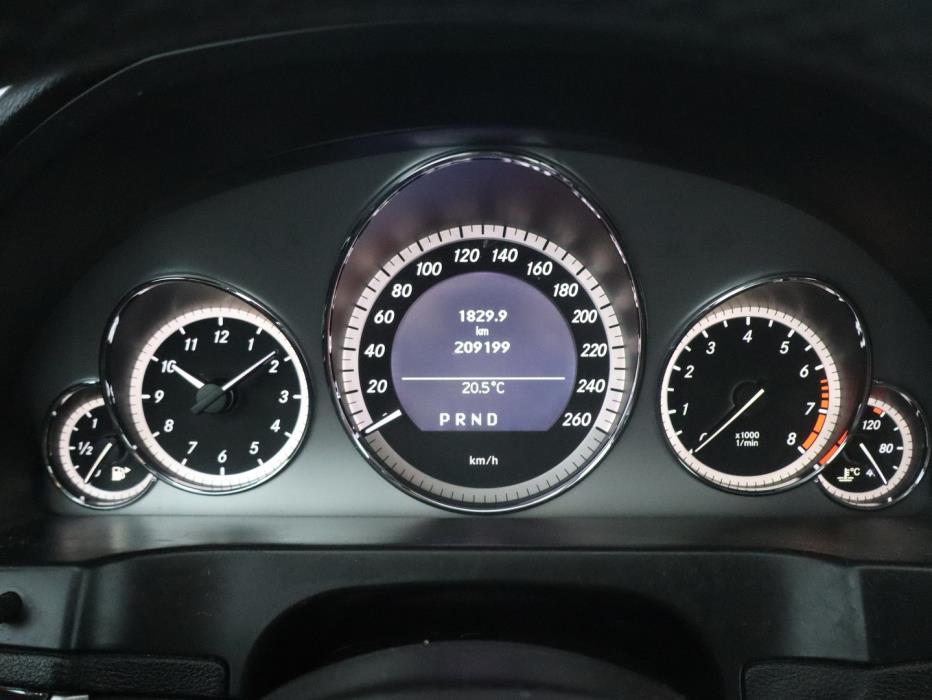 MERCEDES-BENZ E 2010