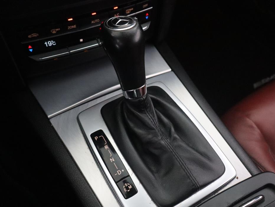 MERCEDES-BENZ E 2010