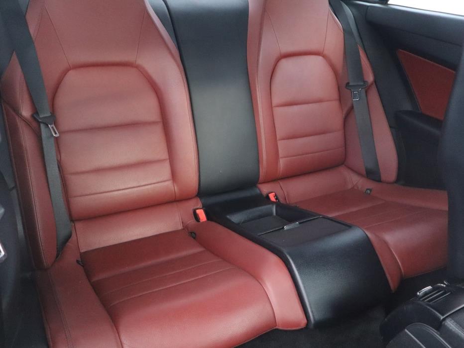 MERCEDES-BENZ E 2010