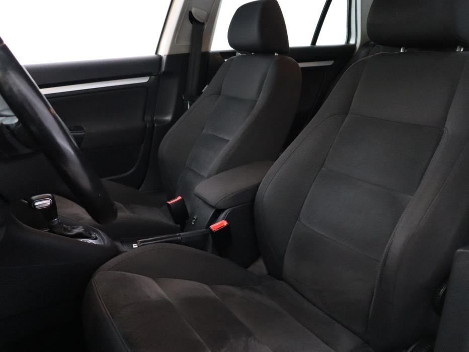 VOLKSWAGEN Golf 2010