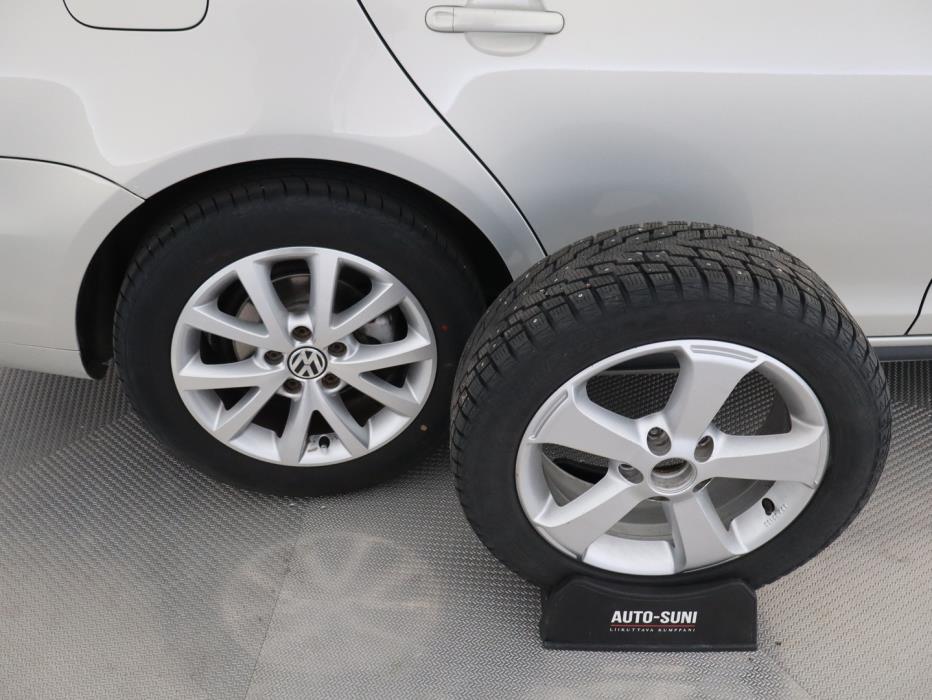 VOLKSWAGEN Golf 2010