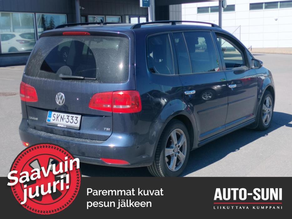 VOLKSWAGEN Touran 2012