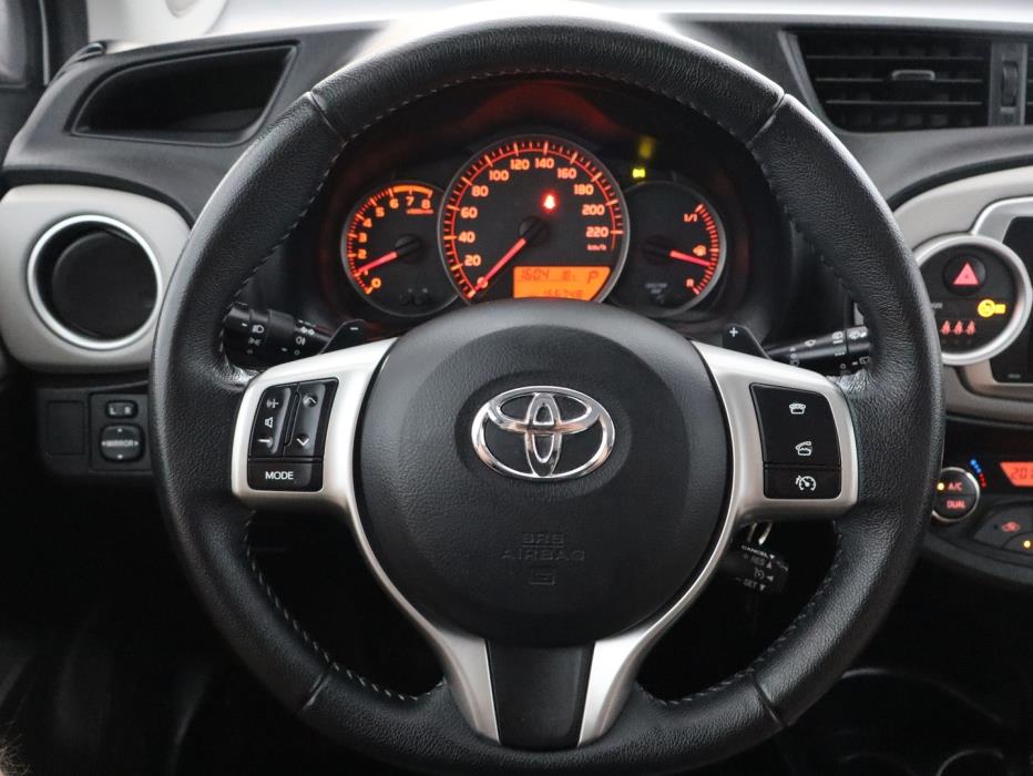 TOYOTA Yaris 2014