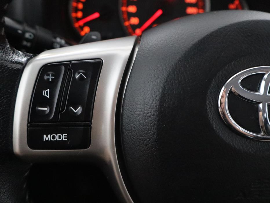 TOYOTA Yaris 2014