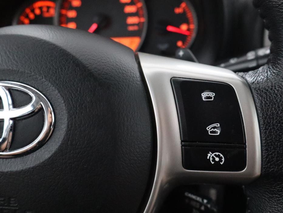 TOYOTA Yaris 2014