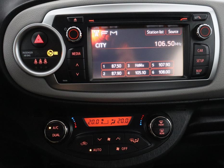 TOYOTA Yaris 2014