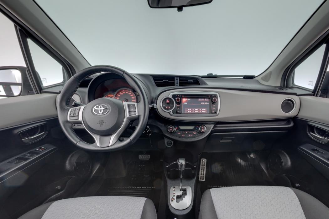 TOYOTA Yaris 2014