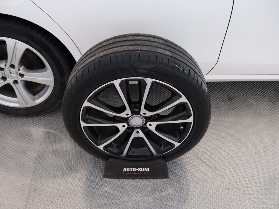 MERCEDES-BENZ E 2016