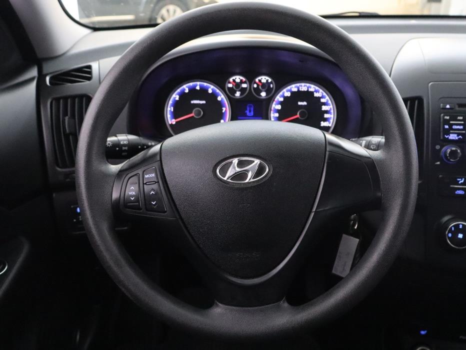 HYUNDAI i30 2010