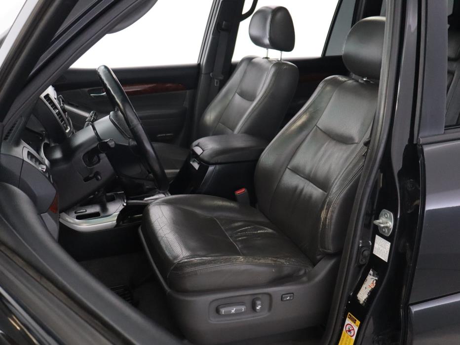 TOYOTA Land Cruiser 2005