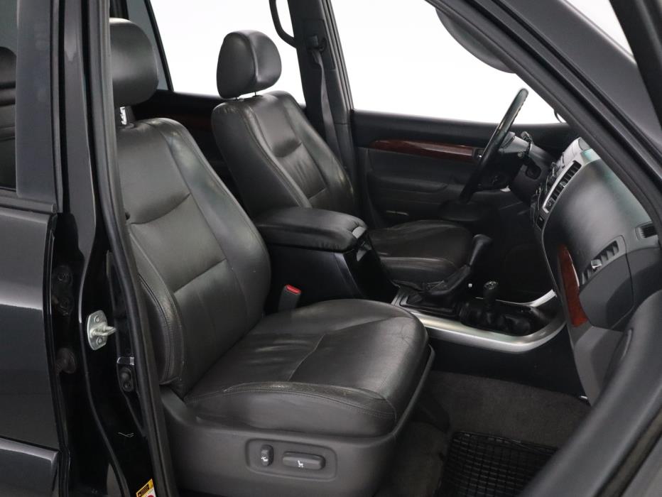 TOYOTA Land Cruiser 2005