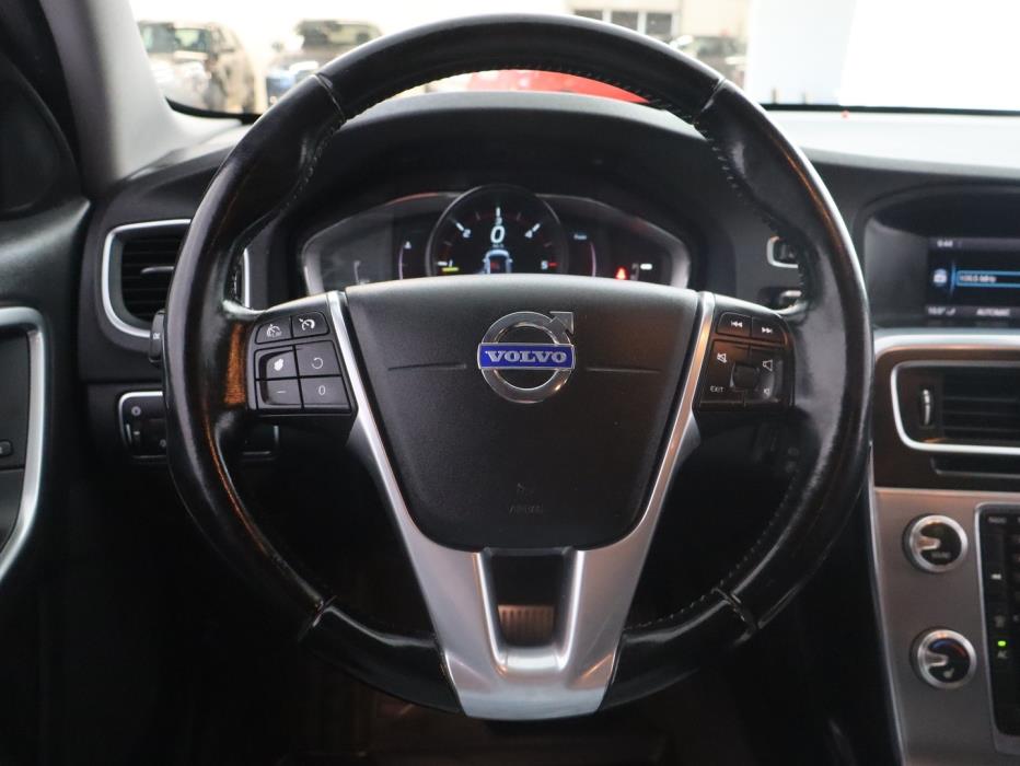 VOLVO V60 2015