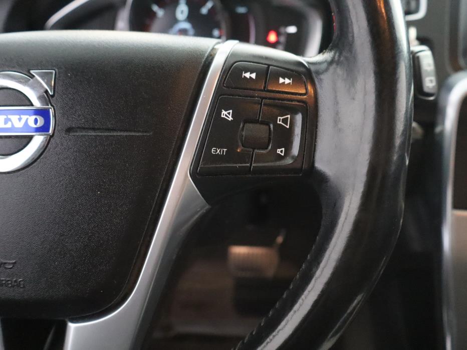 VOLVO V60 2015