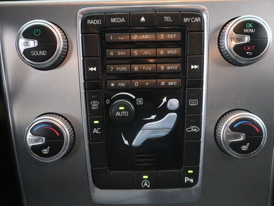 VOLVO V60 2015