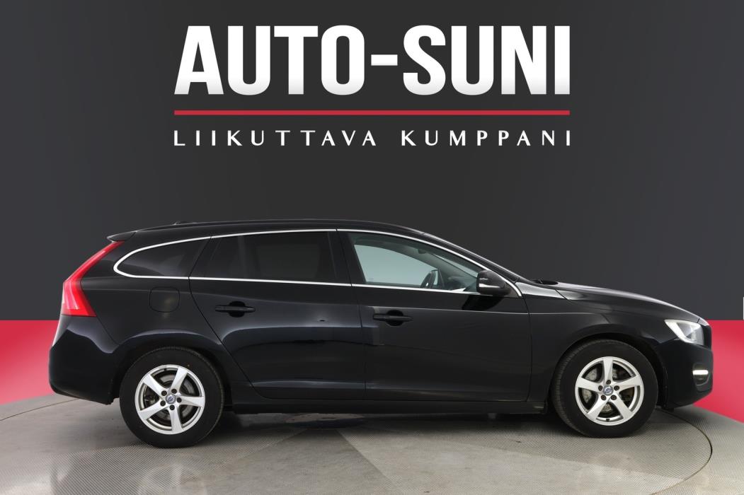 VOLVO V60 2015